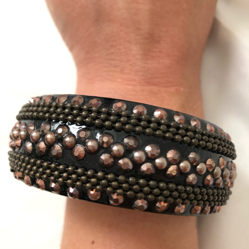 Bangle large brown and black jewels